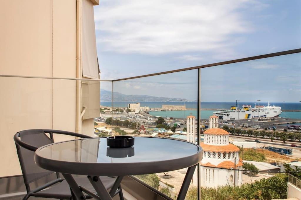 Minimal Loft Art With Sea View Over Heraklion Harbour المظهر الخارجي الصورة