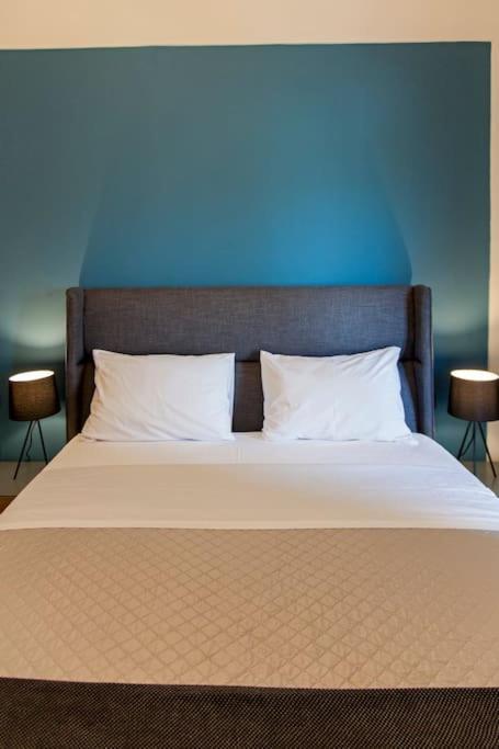 Minimal Loft Art With Sea View Over Heraklion Harbour المظهر الخارجي الصورة