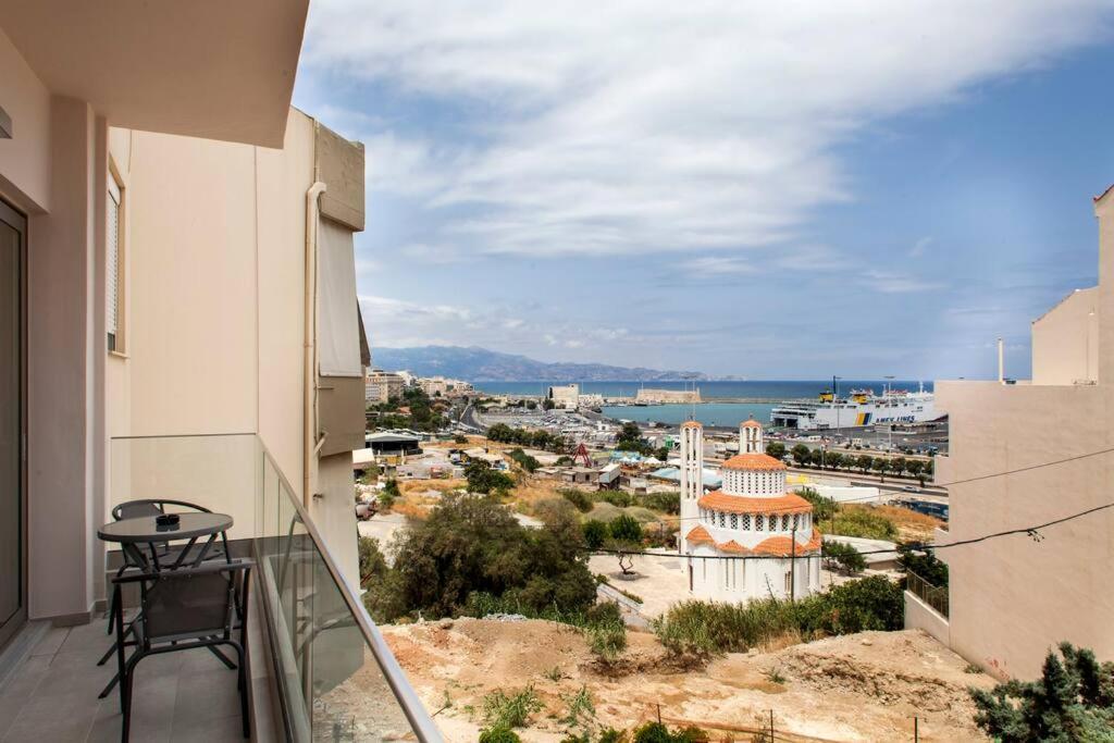 شقة Minimal Loft Art With Sea View Over Heraklion Harbour المظهر الخارجي الصورة